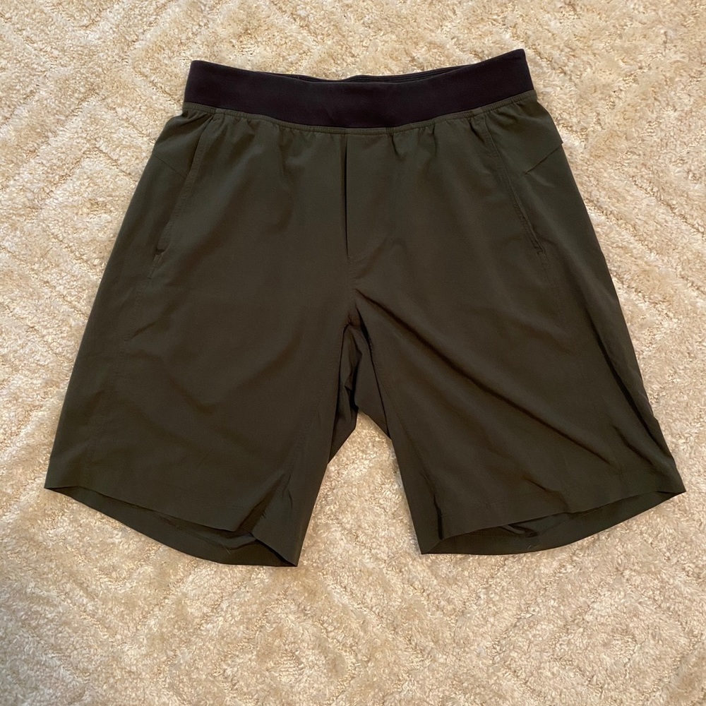 Men’s Lululemon shorts Sz. L
